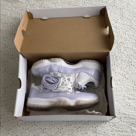 Jordan Shoes - Women’s Air Jordan 11 Retro Low